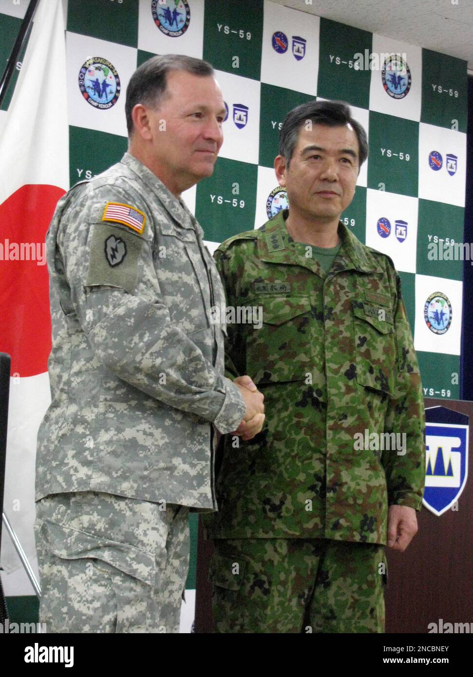 Lt. Gen. Benjamin Mixon, left, commander of the U.S. Army Pacific ...