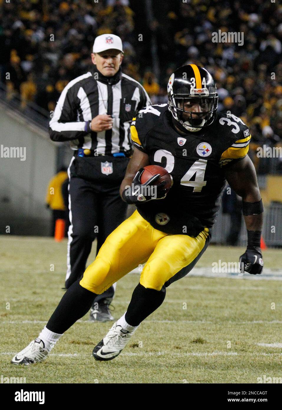 Pittsburgh Steelers' running back Rashard Mendenhall holds up the Lamar  Hunt Trophy after the Steelers defeated the New York Jets 24-19, winning  the AFC Championship, at Heinz Field in Pittsburgh, Pennsylvania on