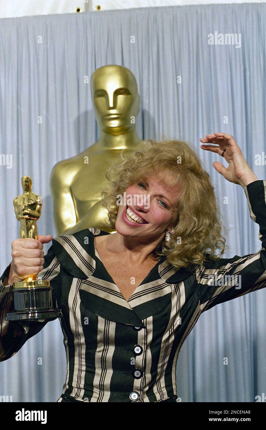 Carly Simon Celebrates Backstage At The Shrine Auditorium In Los Carly Simon Celebrates Backstage At The Shrine Auditorium In Los