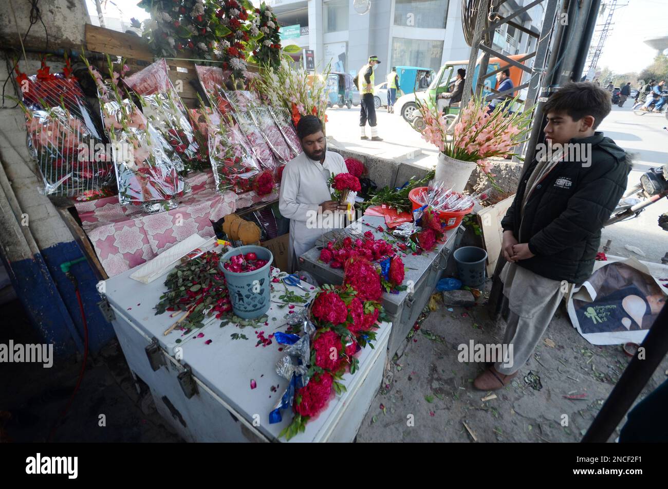 Peshawar, Khyber Pakhtunkhwa, Pakistan. 14th Feb, 2023. People buy