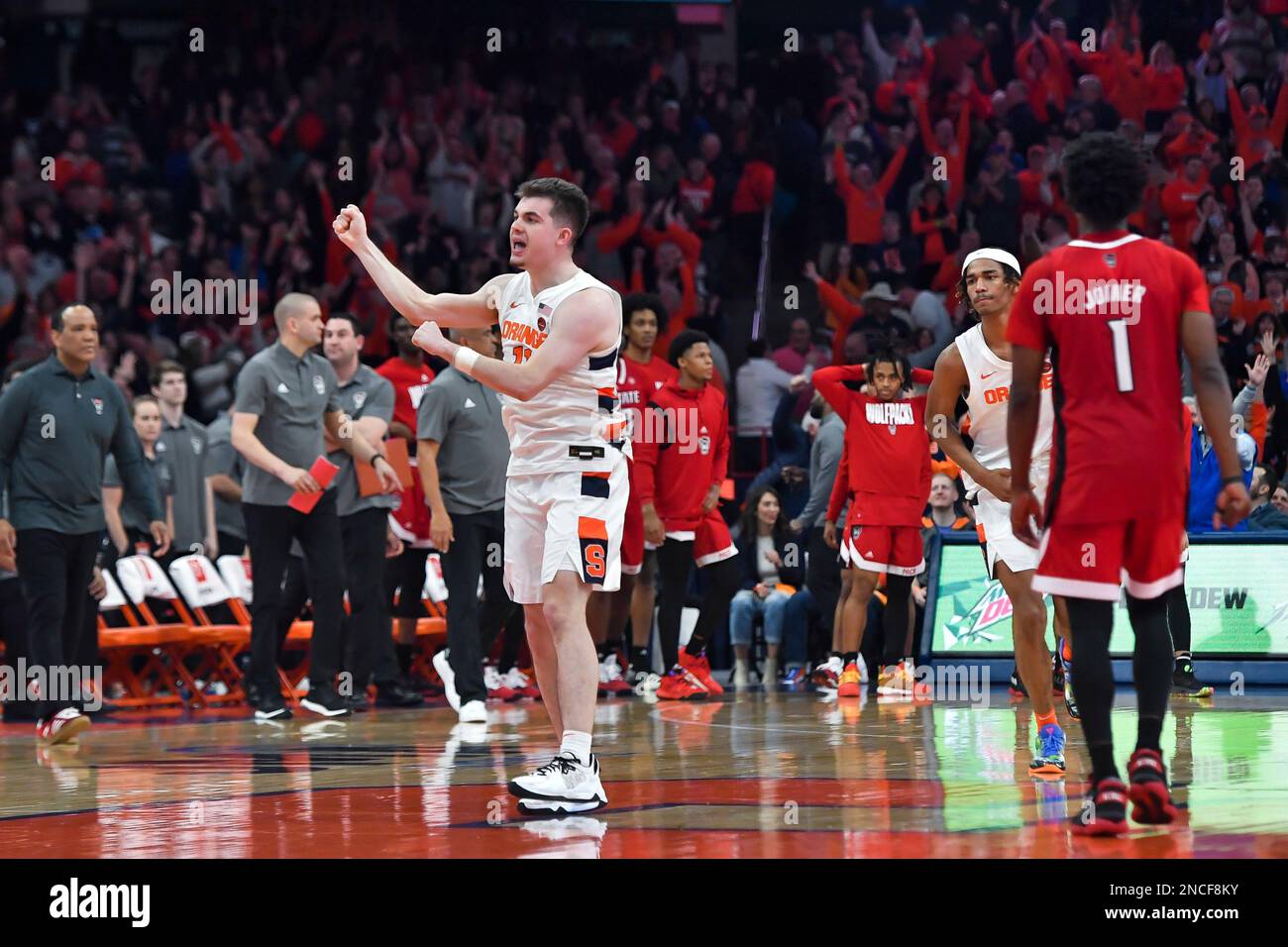 Syracuse guard Joseph Girard III celebrates his team's 7572 win over