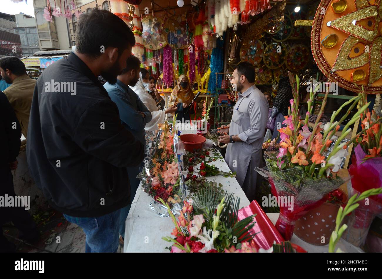 Peshawar, Khyber Pakhtunkhwa, Pakistan. 14th Feb, 2023. People buy