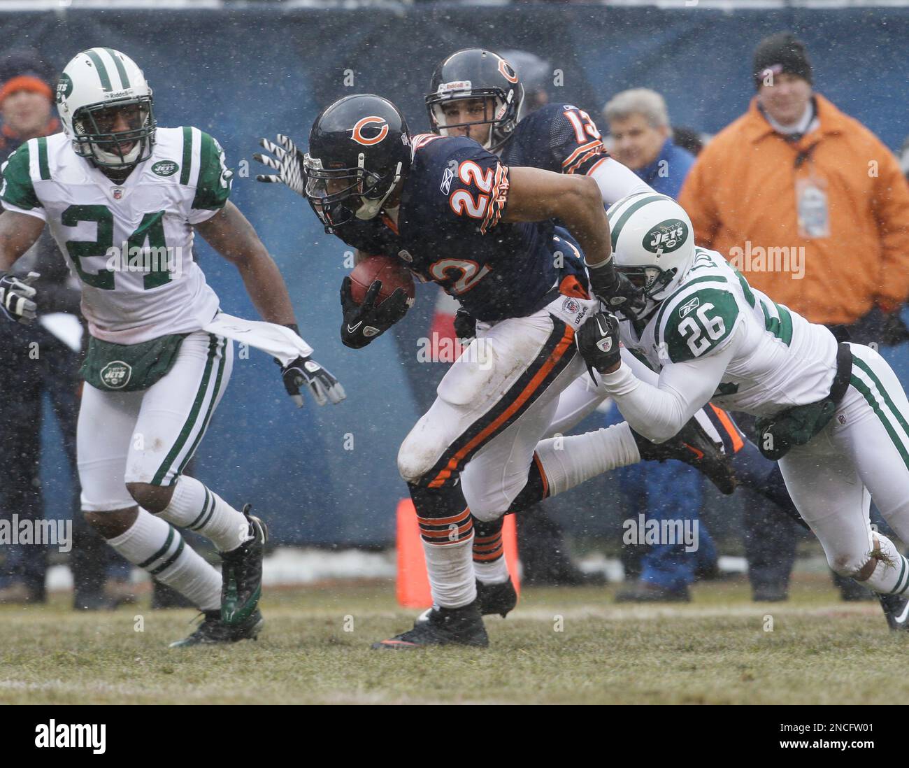 Chicago Bears running back Matt Forte (22) eludes tackles on his way to a  22-yard touchdown against the New York Jetsin the first half an NFL  football game in Chicago, Sunday, Dec.