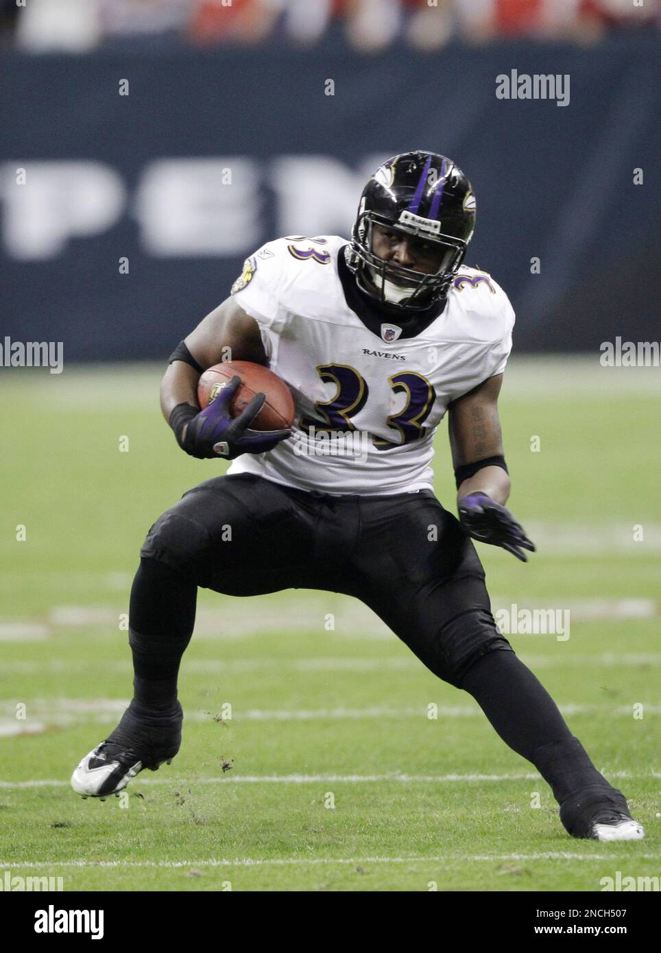 Baltimore Ravens running back Le'Ron McClain scores a touchdown against the Miami  Dolphins in the third quarter at Dolphin Stadium in Miami, Florida, Sunday,  January 4, 2009. The Ravens defeated the Dolphins