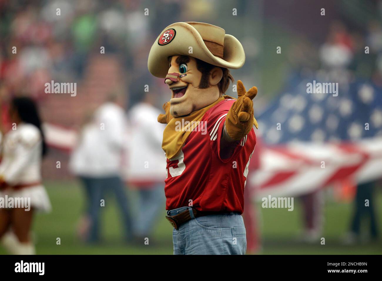 Photo: 49ers mascot Sourdough Sam waves the American flag for 9/11 in San  Francisco - SXP2011091101 