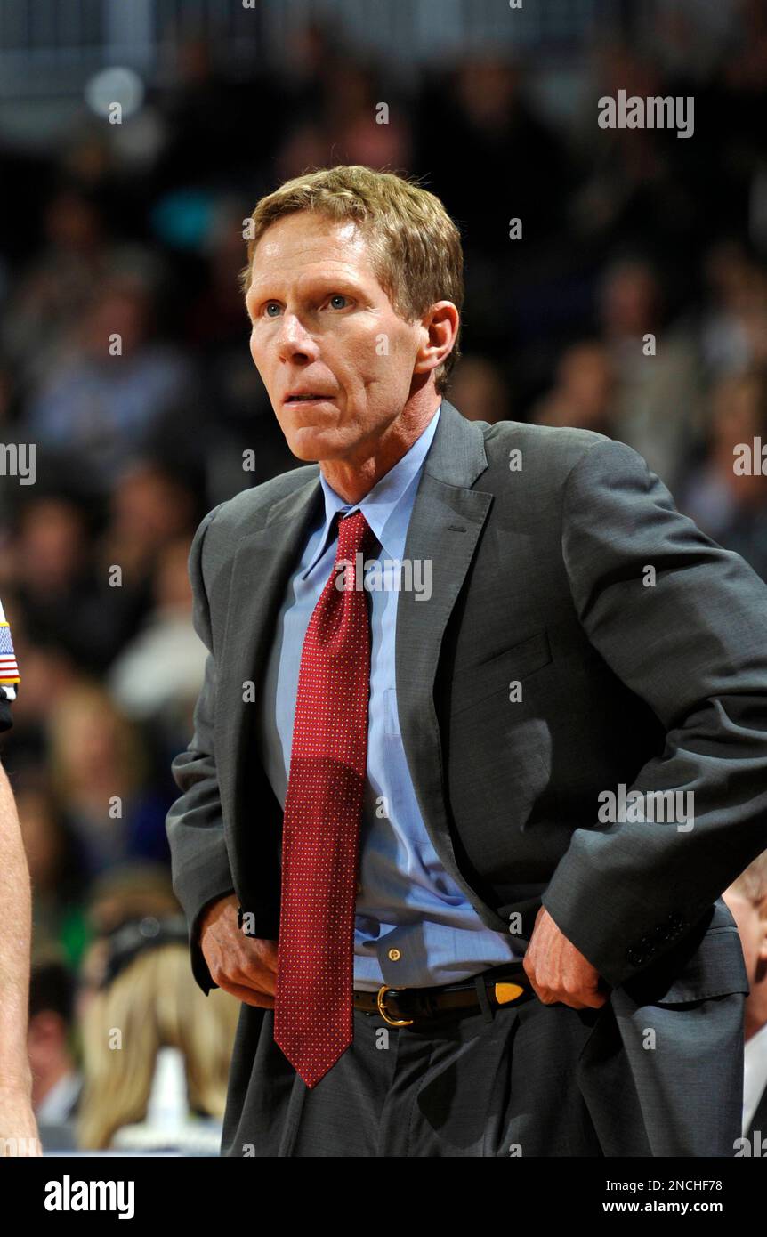 Gonzaga coach Mark Few watches his team in action during the first half