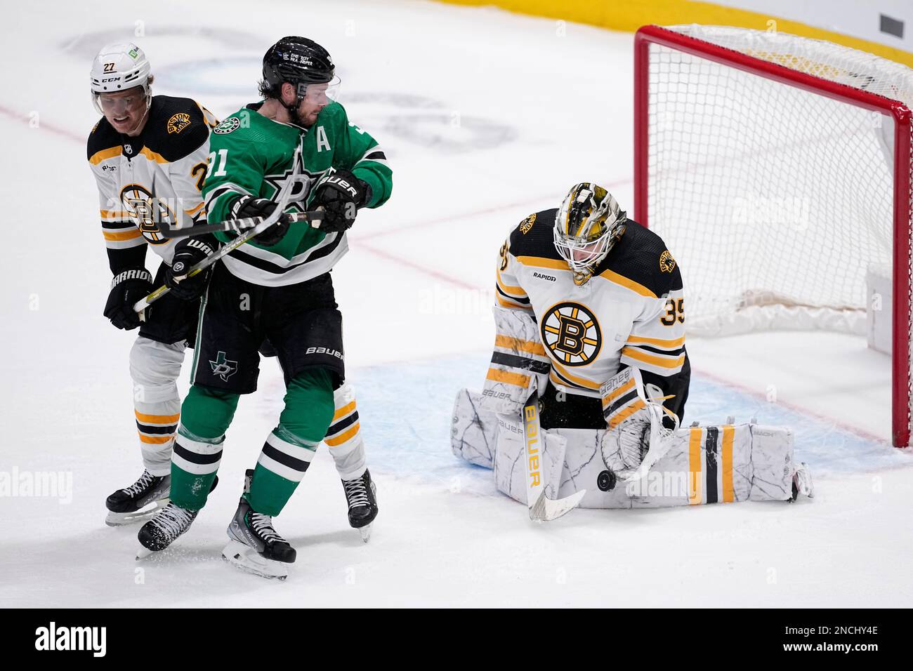 Boston Bruins Goaltender Linus Ullmark 35 Blocks A Shot Under Pressure From Dallas Stars 