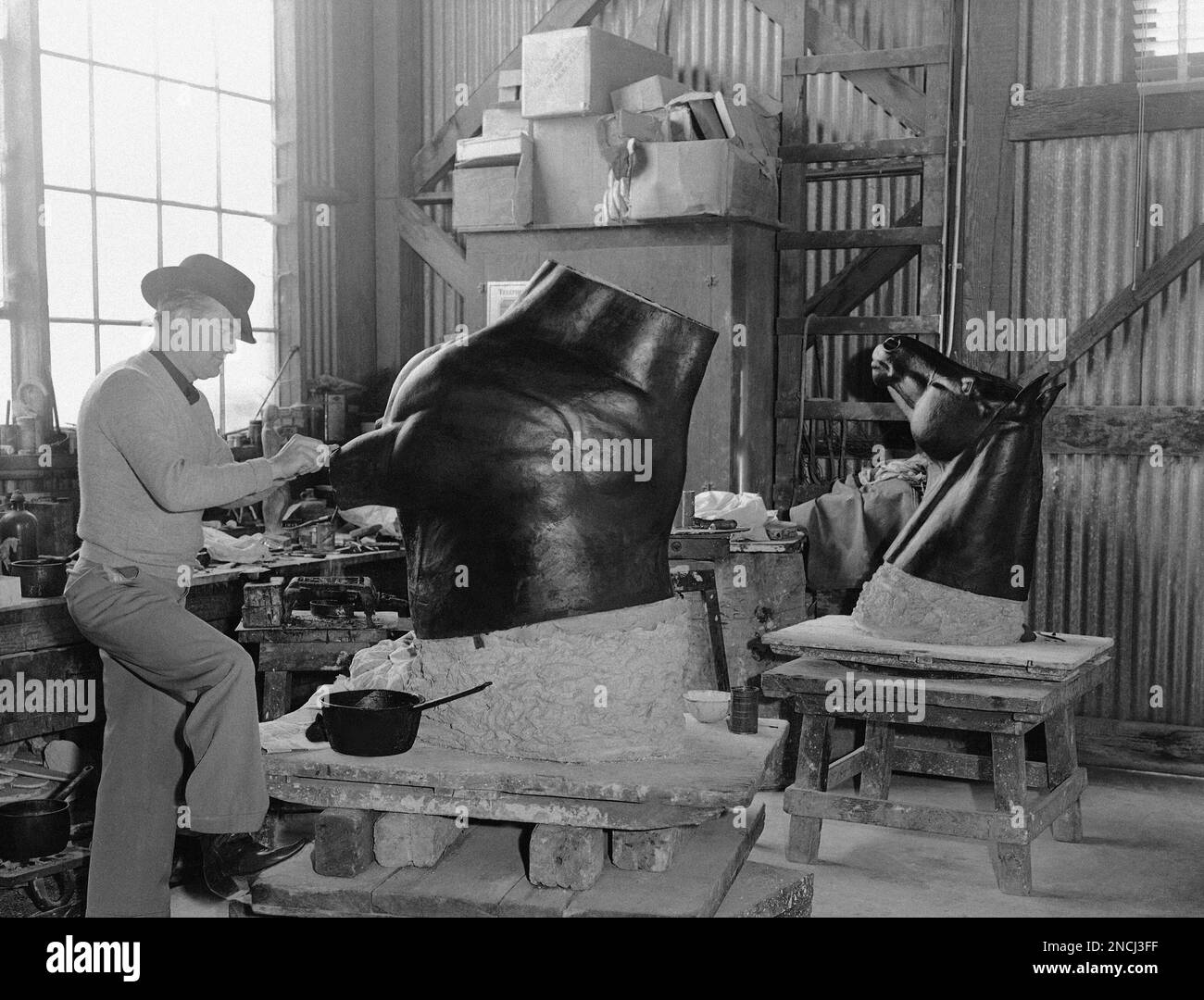Sculptor Prepares Life size Statue Of Famed Seabiscuit For Its sculptor-prepares-life-size-statue-of-famed-seabiscuit-for-its