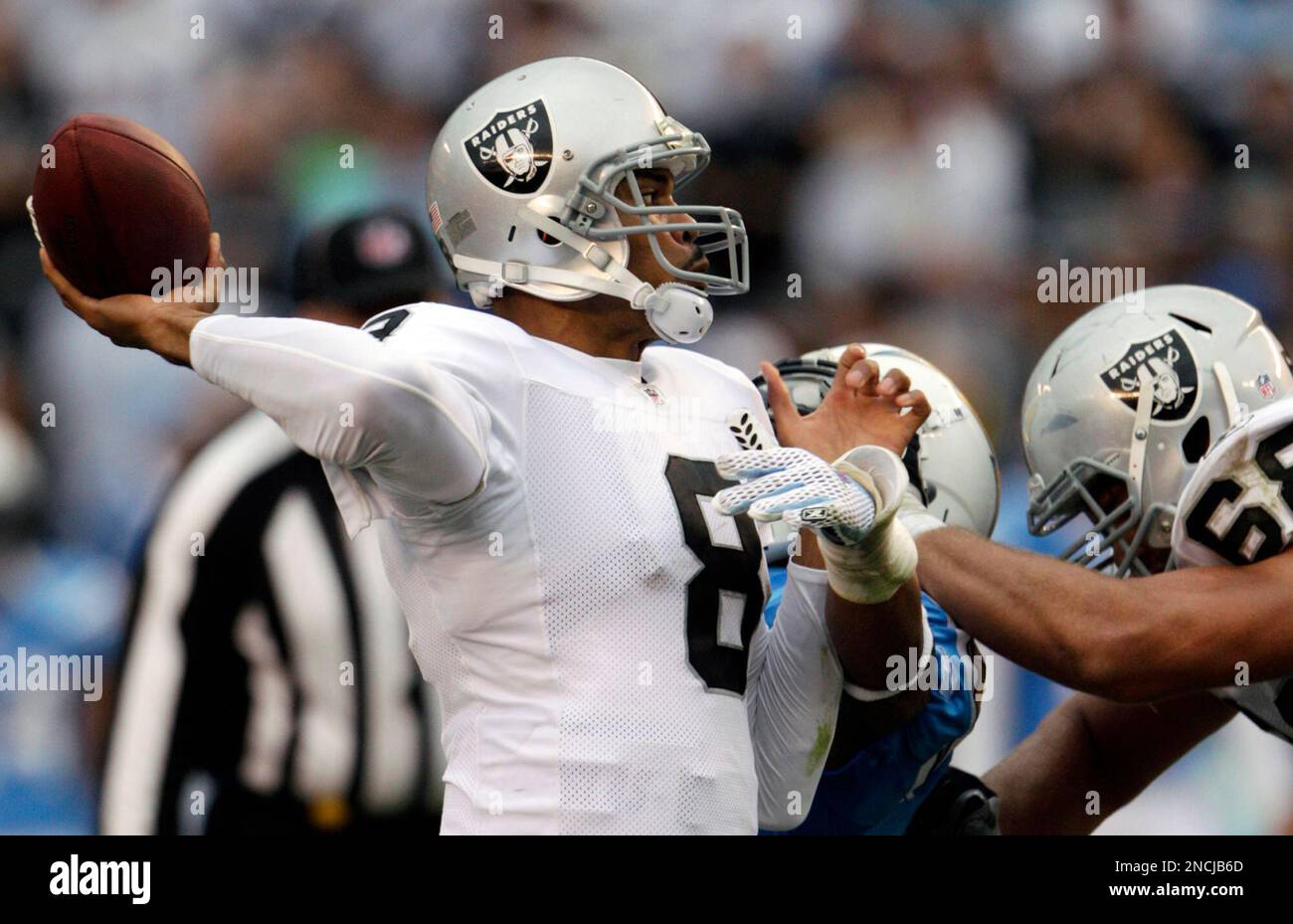 Oakland Raiders quarterback Jason Campbell throws against the San Diego