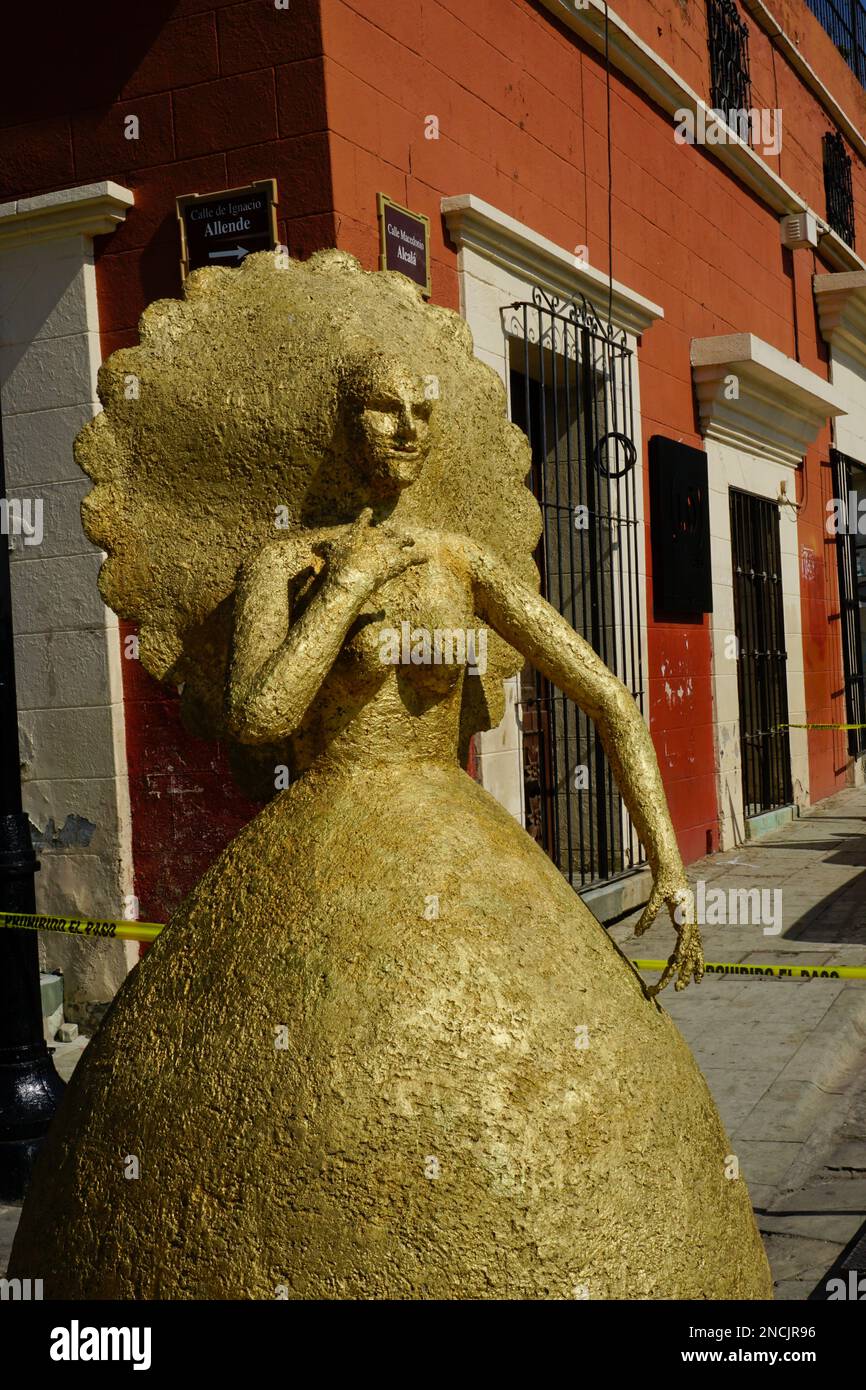 Agustin Moreno Ruiz 'Tehuanas women' sculptures in Oaxaca de Juárez City, Oaxaca, Mexico Stock Photo