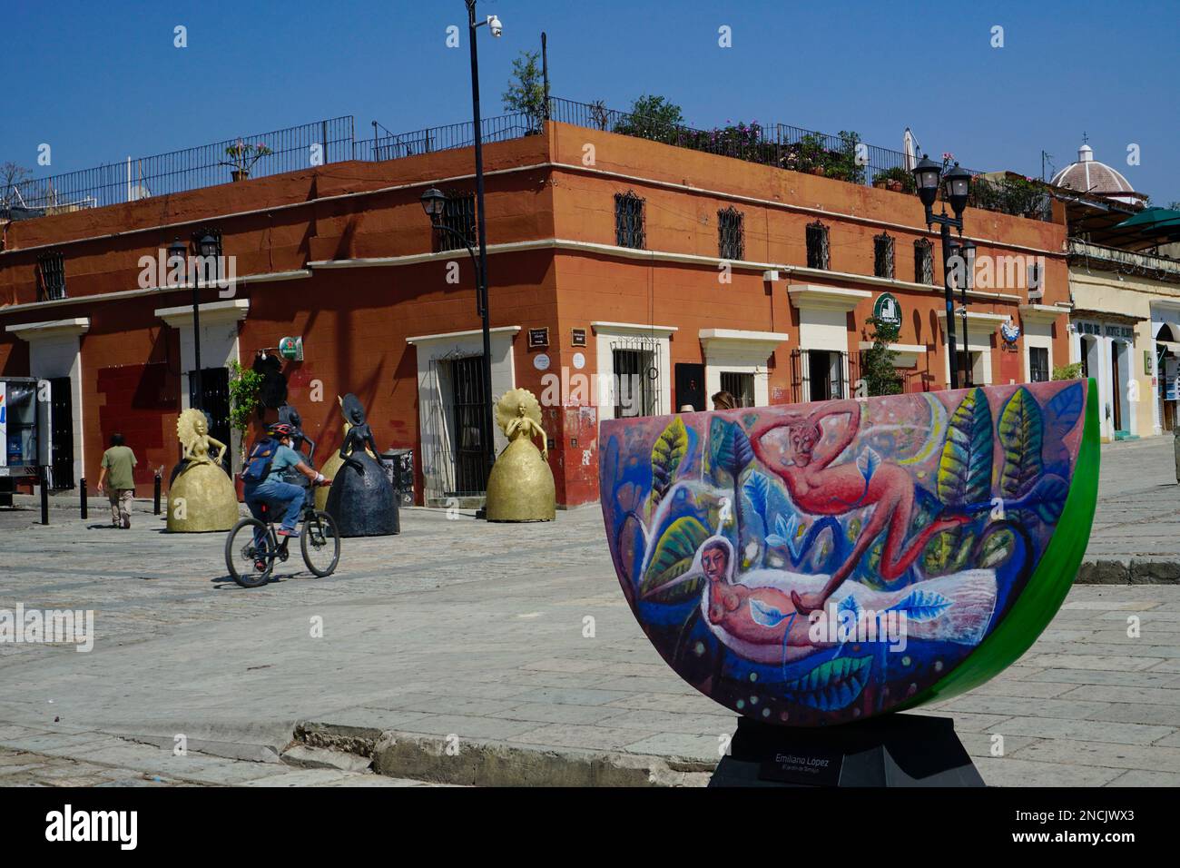 Agustin Moreno Ruiz sculptures in background, Oaxaca de Juárez City, Oaxaca, Mexico Stock Photo