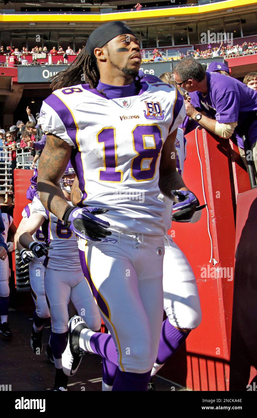 Minnesota Vikings wide receiver Sidney Rice walk onto the field before ...