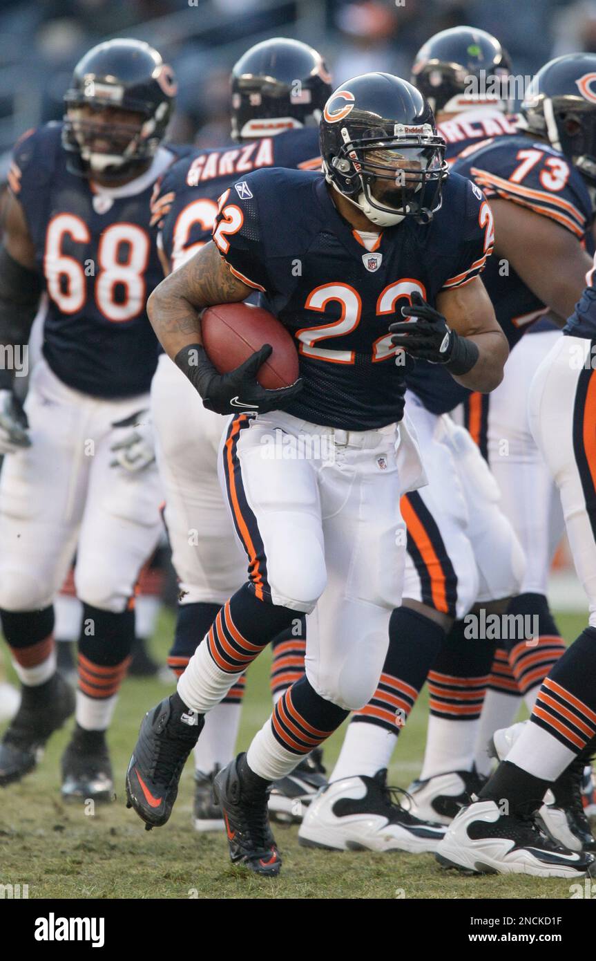 Chicago Bears running back Matt Forte (22) warms up before an NFL ...