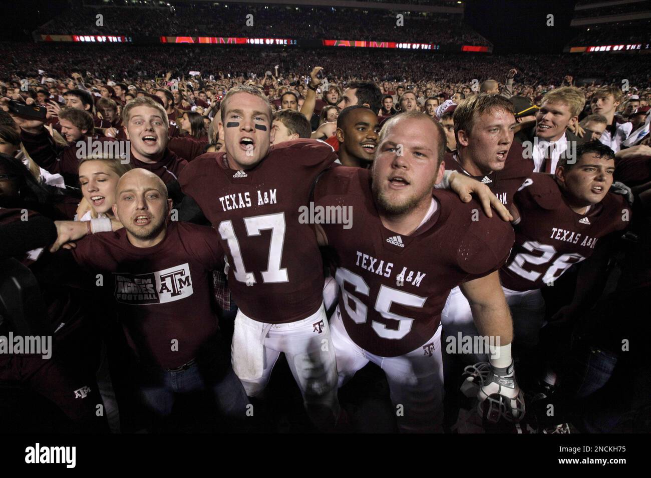 Texas A&M Aggies quarterback Ryan Tannehill (17) and offensive linesman ...