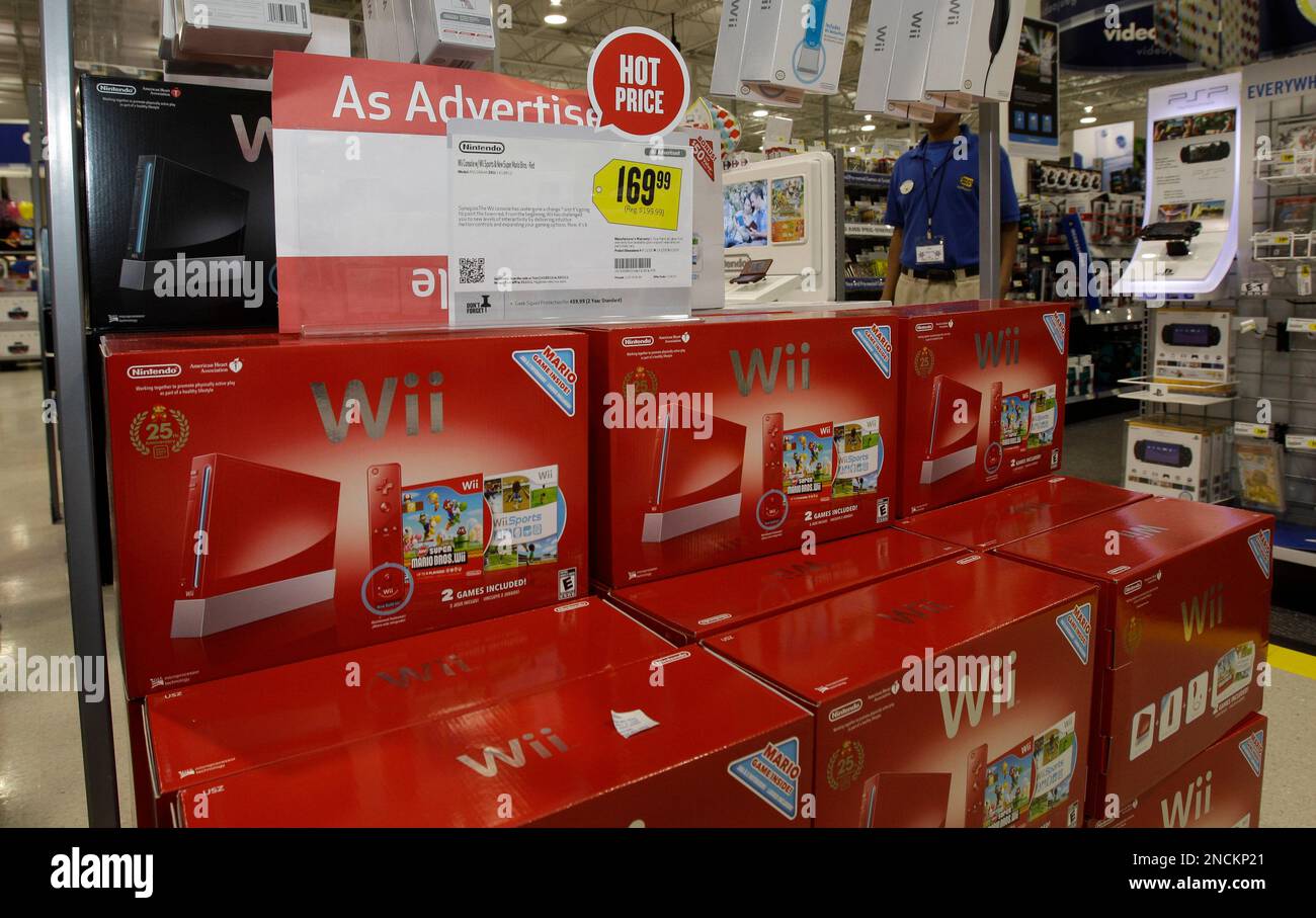 https://c8.alamy.com/comp/2NCKP21/nintendo-wii-game-systems-are-shown-on-sale-in-the-early-hours-of-the-black-friday-shopping-day-friday-nov-26-2010-at-best-buy-in-tacoma-wash-ap-phototed-s-warren-2NCKP21.jpg