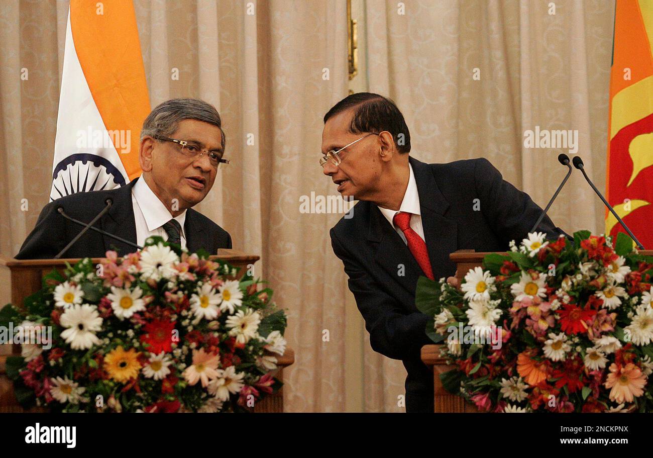 Indian Foreign Minister S.M. Krishna, left, speaks with Sri Lankan ...