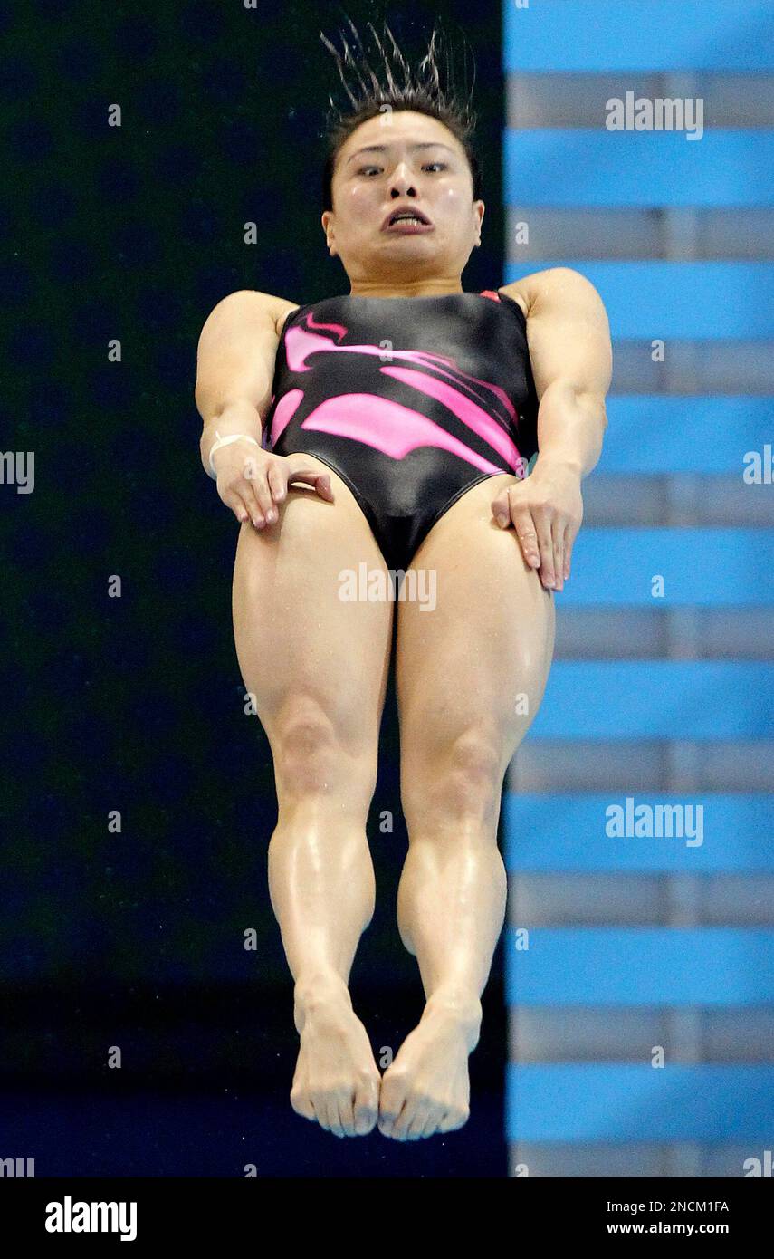 Chinas Wu Minxia competes during the womens 1-meter springboard diving  finals at the 16th Asian Games in Guangzhou, China, Wednesday, Nov. 24,  2010. (AP PhotoWong Maye-E Stock Photo - Alamy