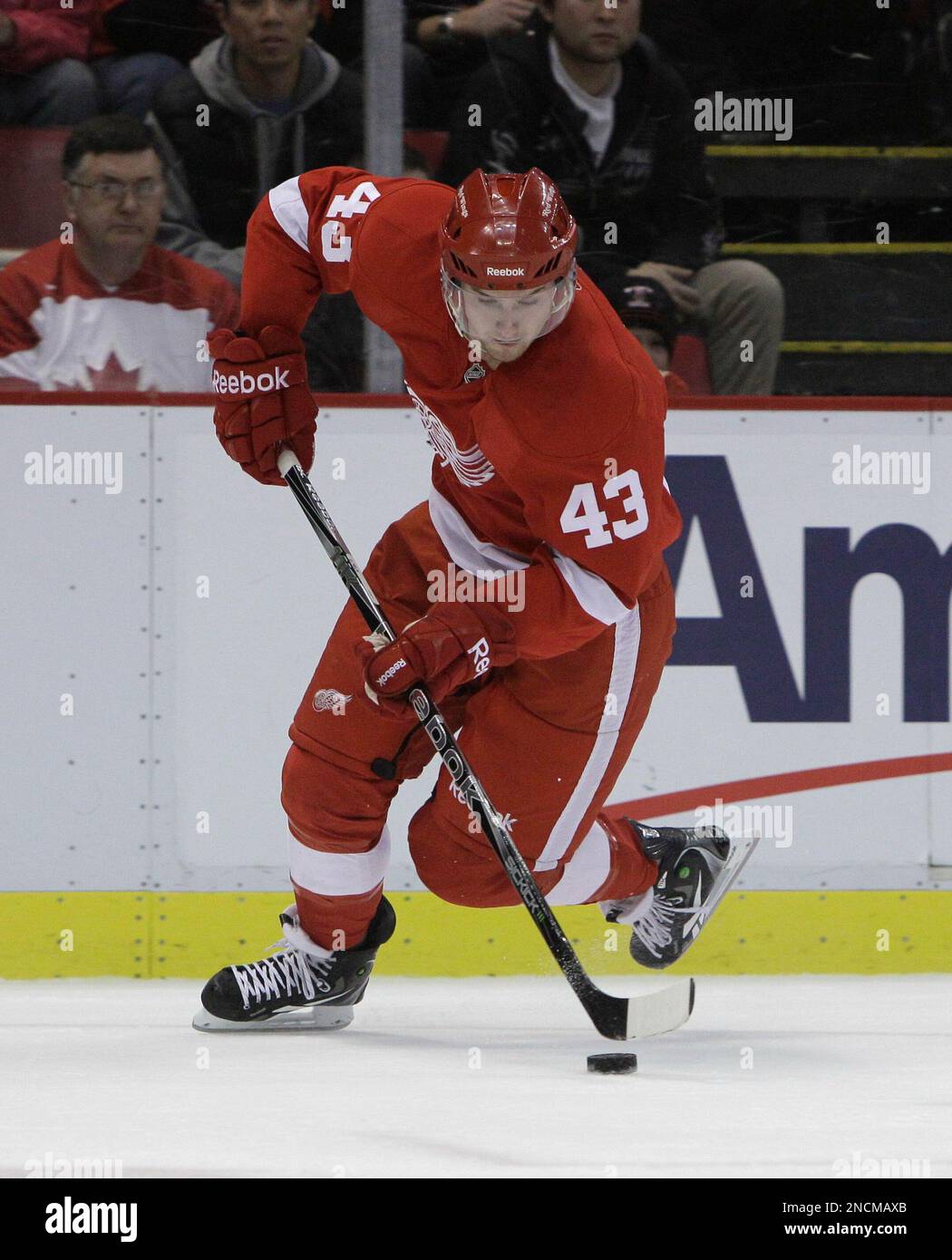 Detroit Red Wings center Darren Helm (43) controls the puck during the ...