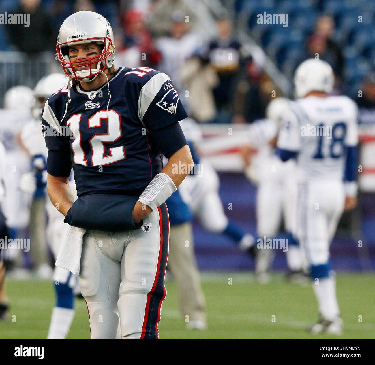 New England Patriots quarterback Tom Brady warms up prior to second half  action against the Miami Dolphins at Landshark stadium in Miami on December  6, 2009 Stock Photo - Alamy