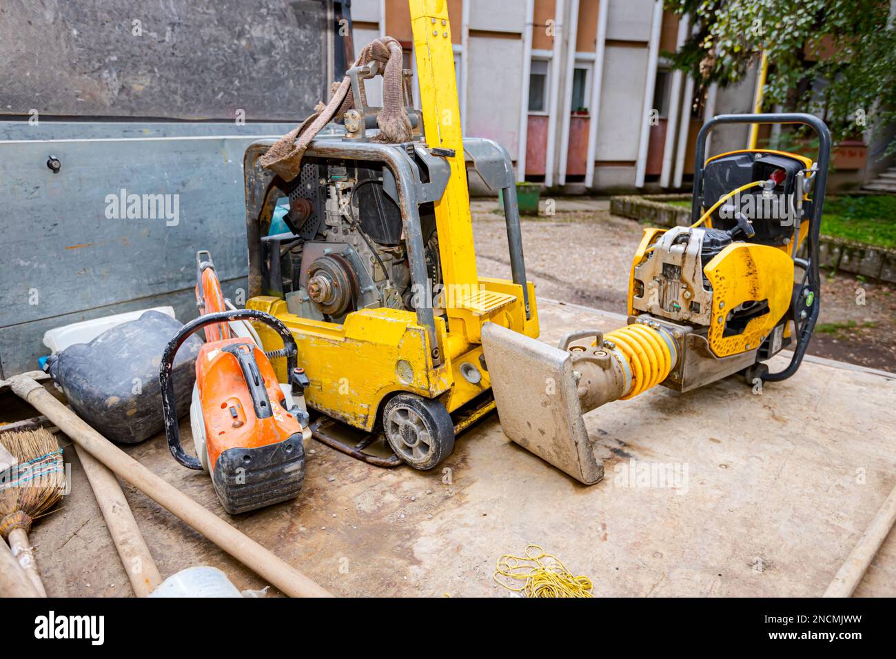 Small plate compactor, standing vibratory hammer and jumping jack tamping  machine and hand circular diamond blade saw placed on truck trailer. Power  t Stock Photo - Alamy