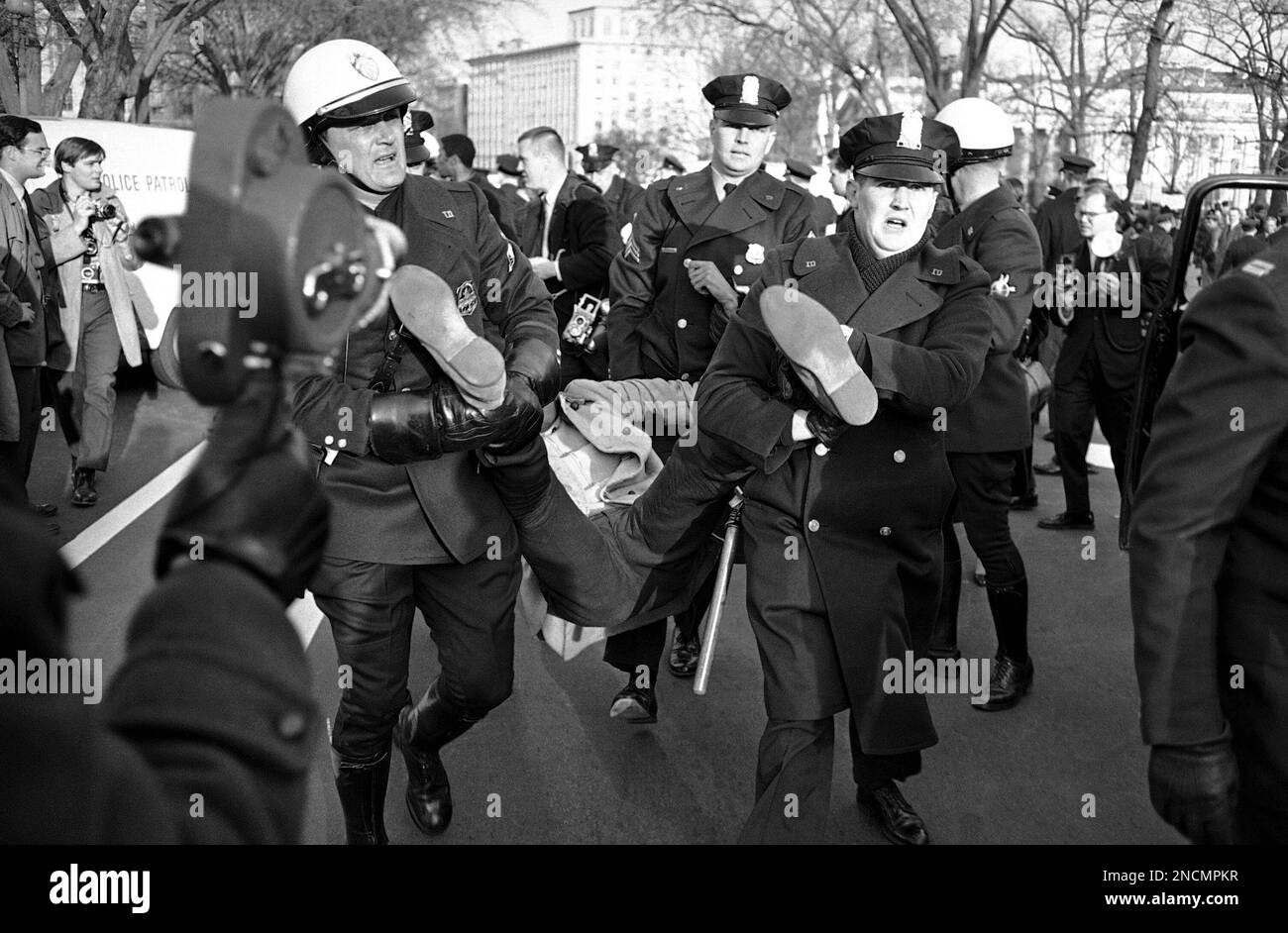 Police haul a civil rights demonstrator off Pennsylvania Avenue in ...