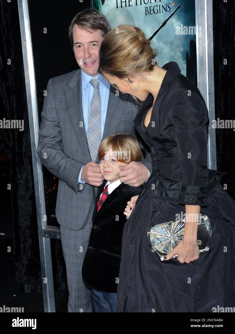 Actor Matthew Broderick and wife actress Sarah Jessica Parker pose with