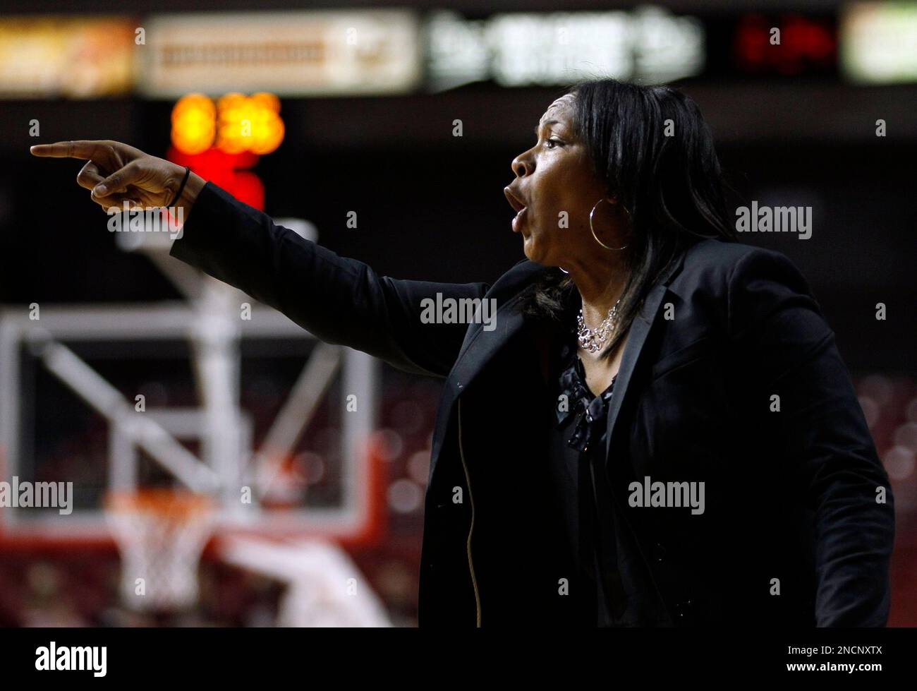 Temple head coach Tonya Cardoza yells to her team during the second ...