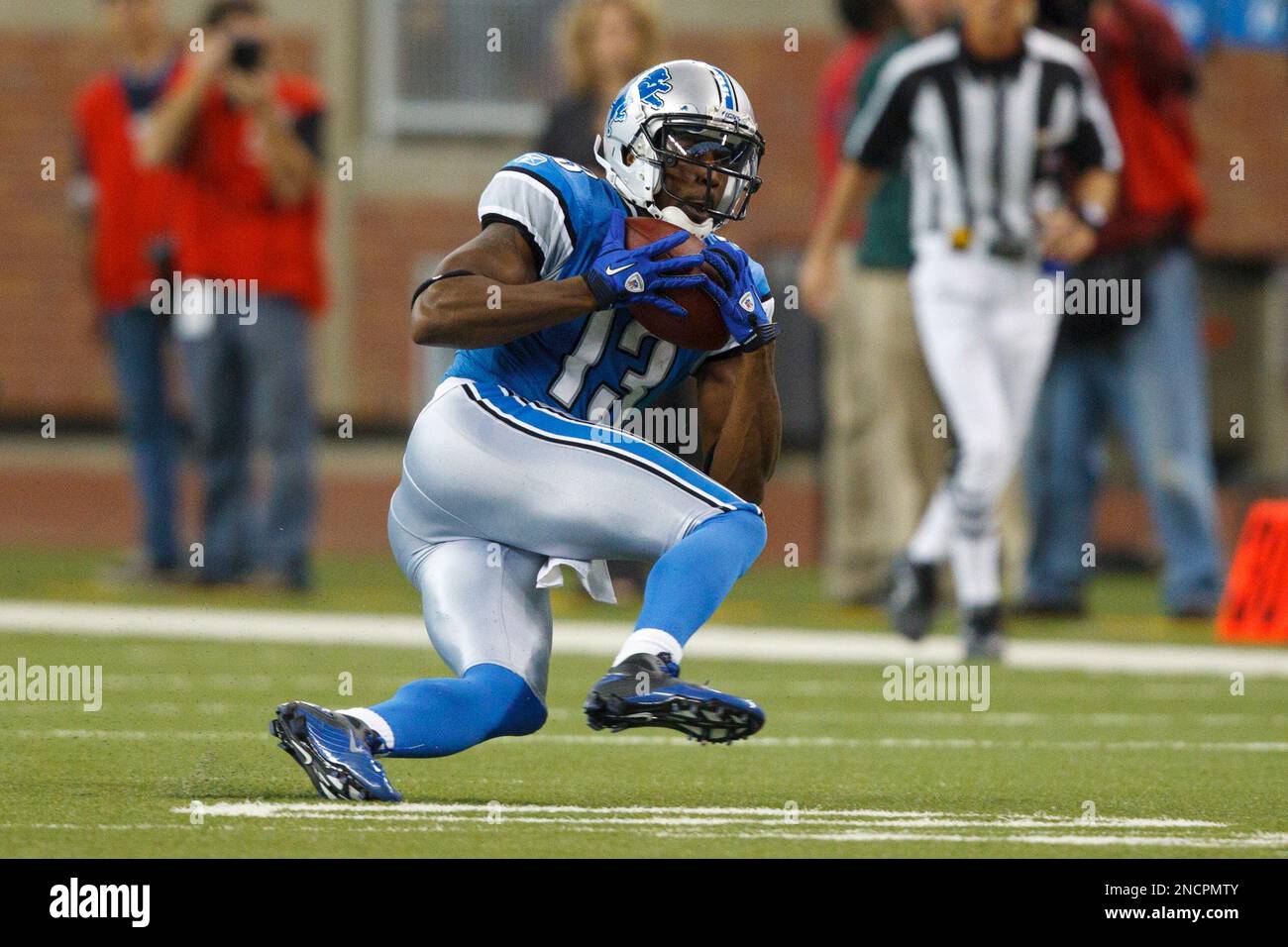 Detroit Lions wide receiver Nate Burleson (13) makes a reception in the