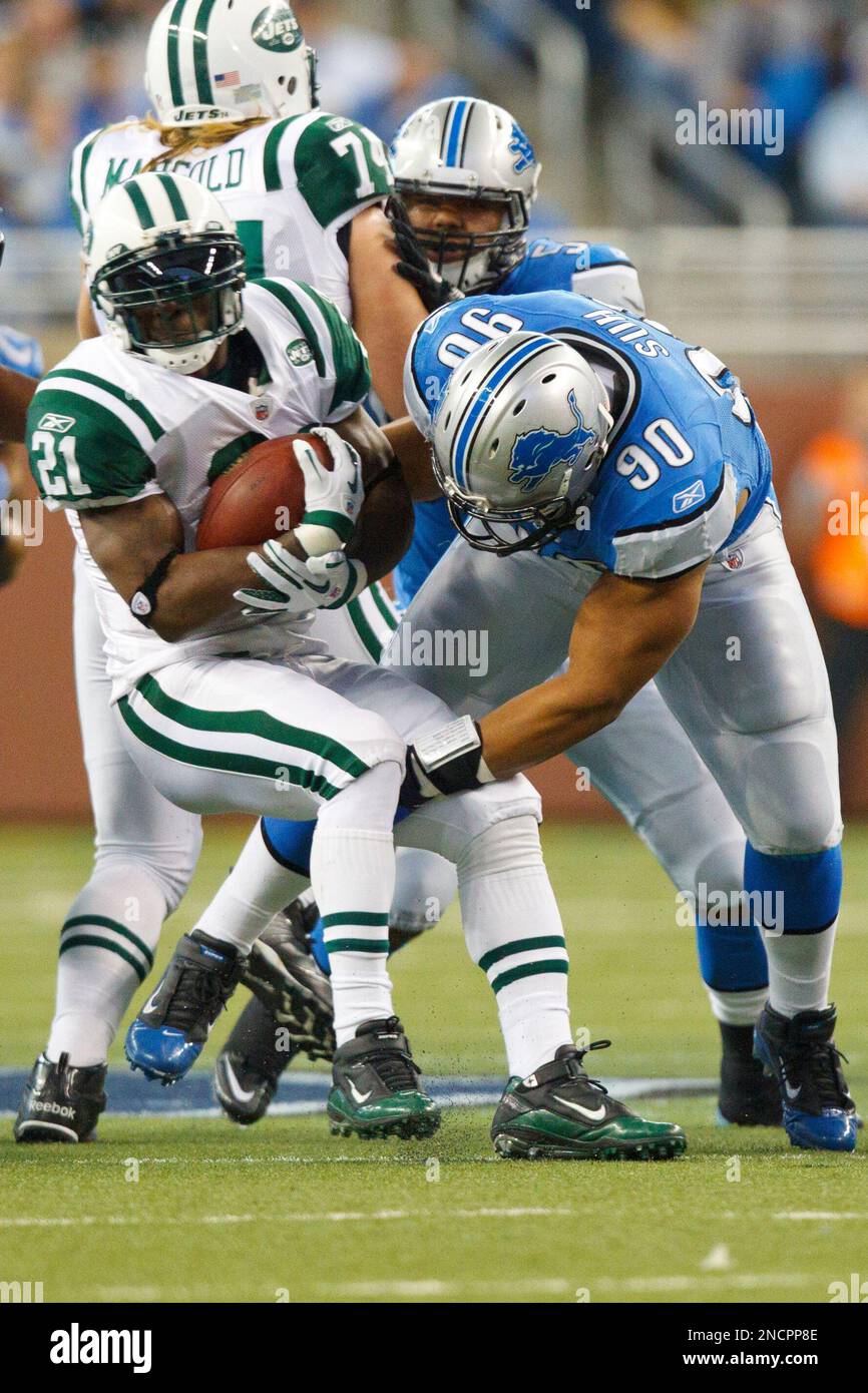 Detroit Lions defensive tackle Ndamukong Suh (90) tackles New York Jets