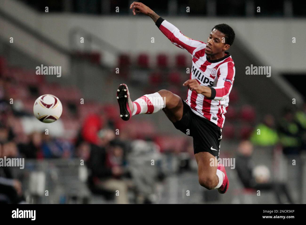 PSV player Jeremain Lens accepts a high ball during the Europa League group  I soccer match PSV versus Debrecen at Philips stadium in Eindhoven,  Netherlands, Thursday Nov. 04, 2010. (AP Photo/Peter Dejong