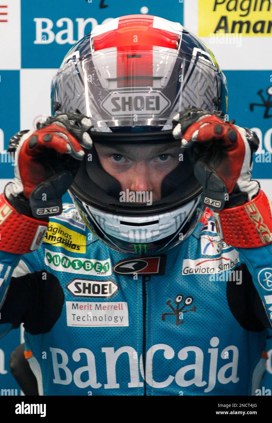 bradley smith new helmet British 125cc rider Bradley Smith adjusts his helmet during the free  practice Saturday, Oct. 30 2010, ahead of Sunday's Grand Prix at the  Estoril race track in Sintra, outside Lisbon. (AP Photo/Armando