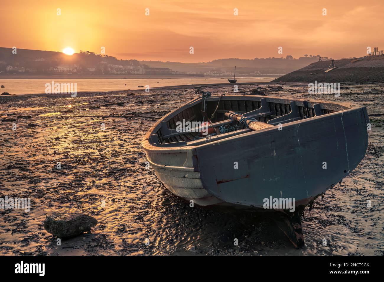 Wednesday 15th February 2023. After several days of mild weather, the North Devon coastal villages of Instow and Appledore wake up to a colder start to the day, as the cloud builds up over the River Torridge estuary and rain is forecast for the latter part of the week. Credit: Terry Mathews/Alamy Live News Stock Photo