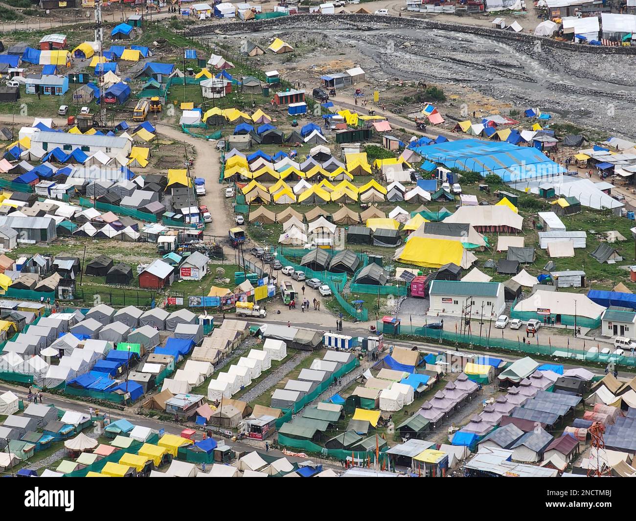 INDIA, KASHMIR, GANDERBAL DISTRICT, June 2022, Devotees with huge