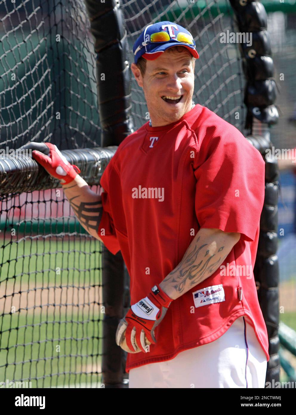 Majestic Los Angeles Angels Josh Hamilton #32 MLB Red Jersey Men's Size  Small