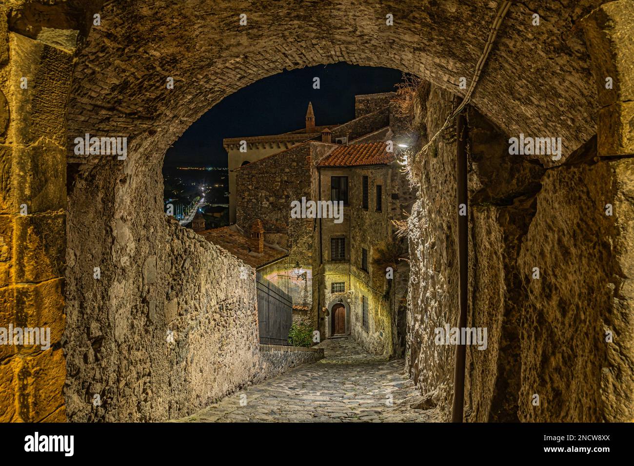 Night glimpses of alleys, palaces, arches and stairways of the medieval stone and brick village of the municipality of Bolsena. Bolsena, Lazio Stock Photo