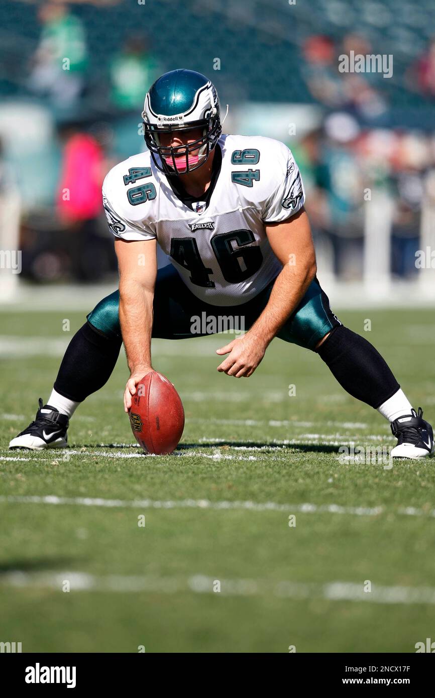 Philadelphia Eagles' Jon Dorenbos (46) works out on the field before an NFL  football game against the Atlanta Falcons Sunday, Oct. 17, 2010, in  Philadelphia. (AP Photo/Mel Evans Stock Photo - Alamy