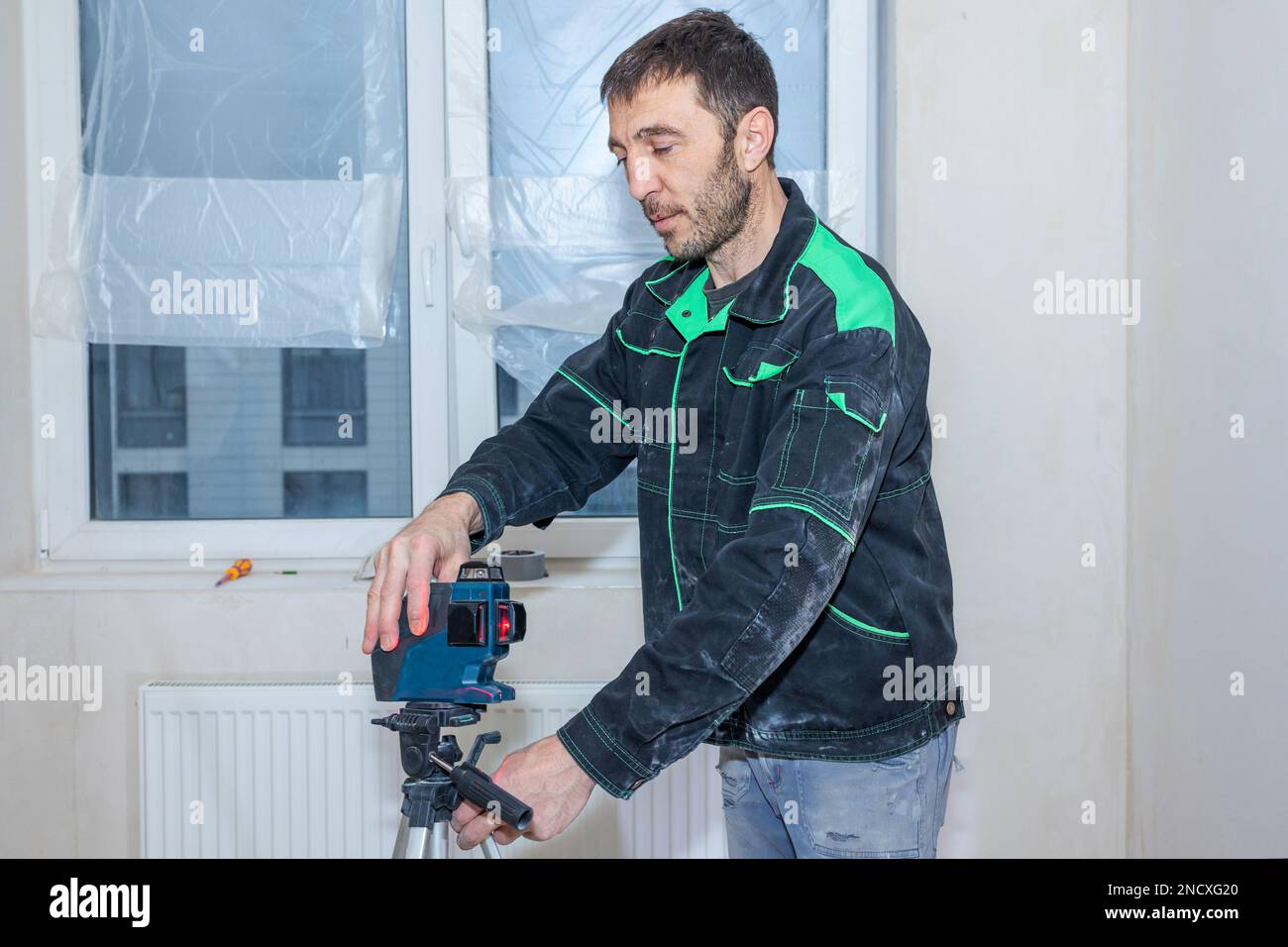 Builder measuring device hi-res stock photography and images - Alamy