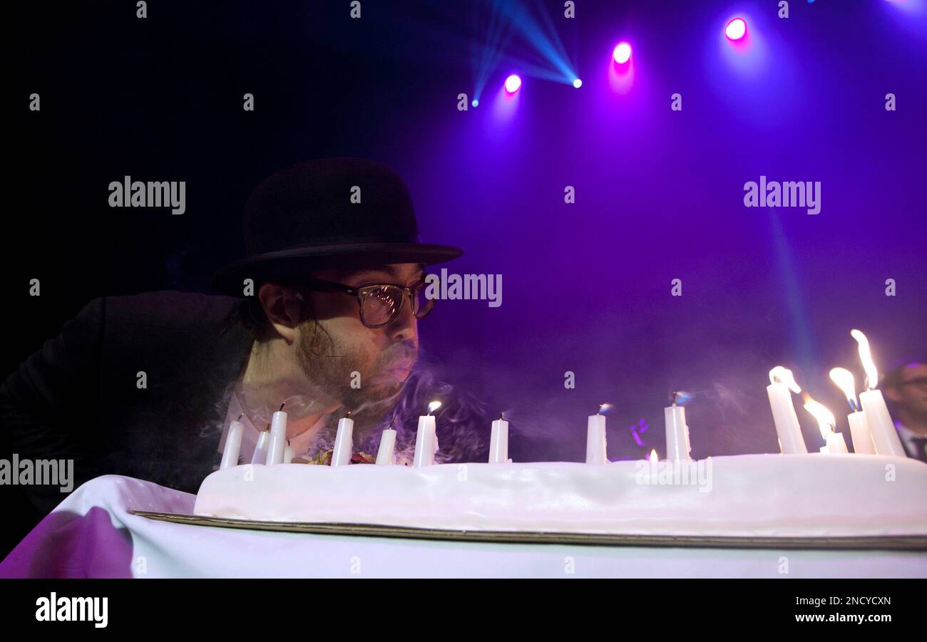 Sean Lennon blows out candles to celebrate his 35th birthday after  performing with his mother Yoko Ono's Plastic Ono Band on what would have  been his father former Beatle John Lennon's 70th, image size:1300x901