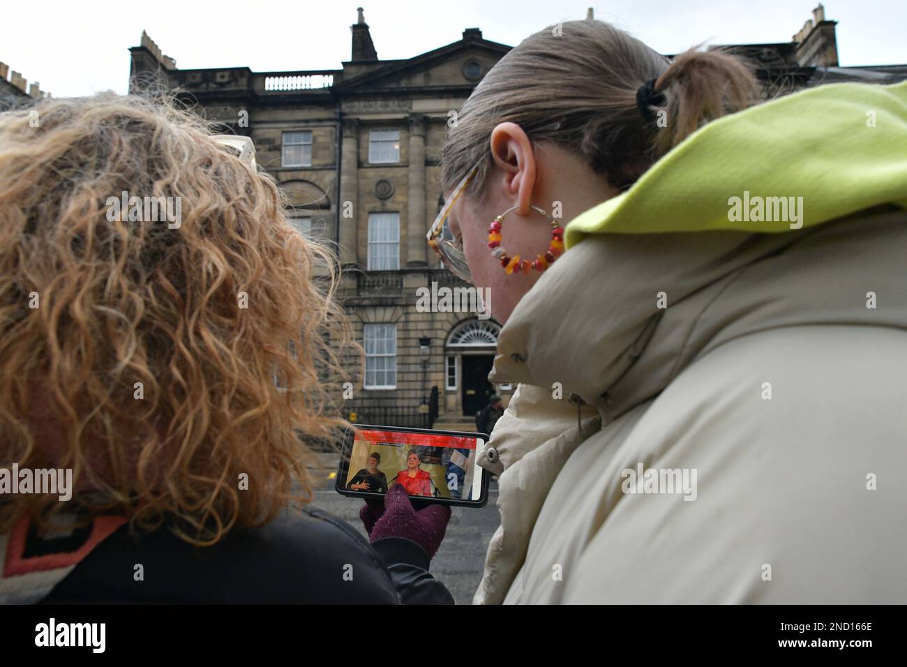 Edinburgh Scotland, UK 15 February 2023.  Media and the public gather outside Bute House as the First Minister of Scotland Nicola Sturgeon announces she will stand down.  credit sst/alamy live news Stock Photo