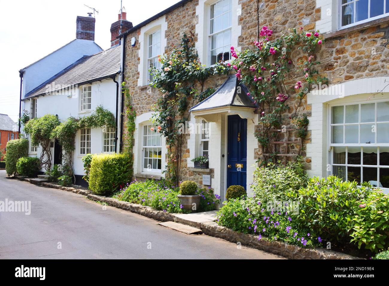 Luxury houses cottage village hi-res stock photography and images - Alamy