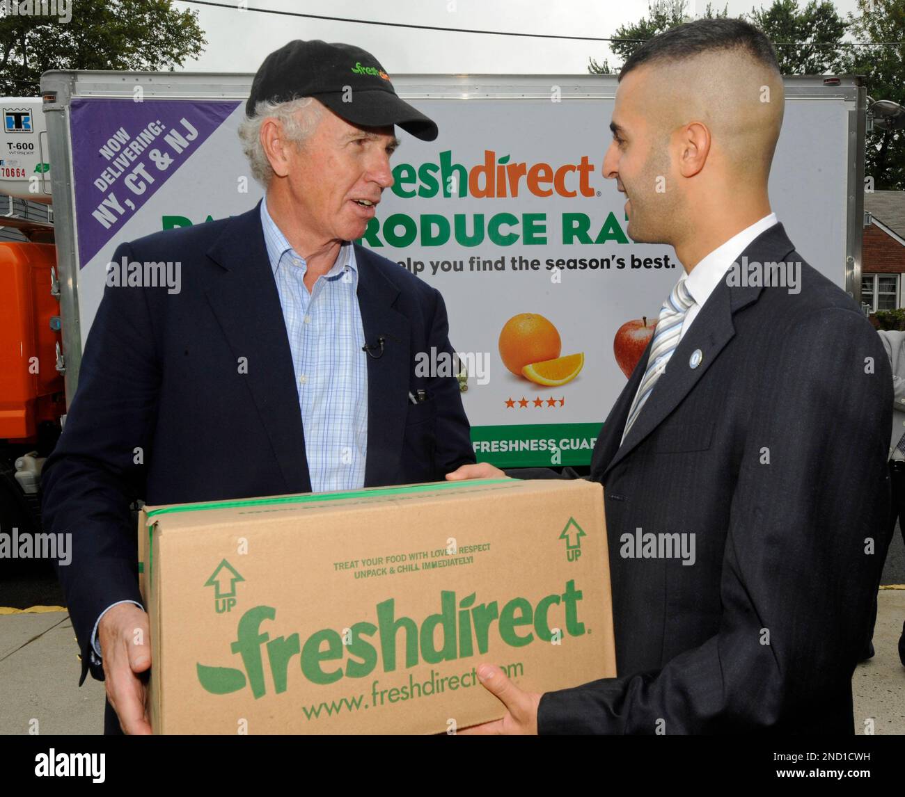 FreshDirect CEO Rick Braddock, left, delivers groceries to Springfield