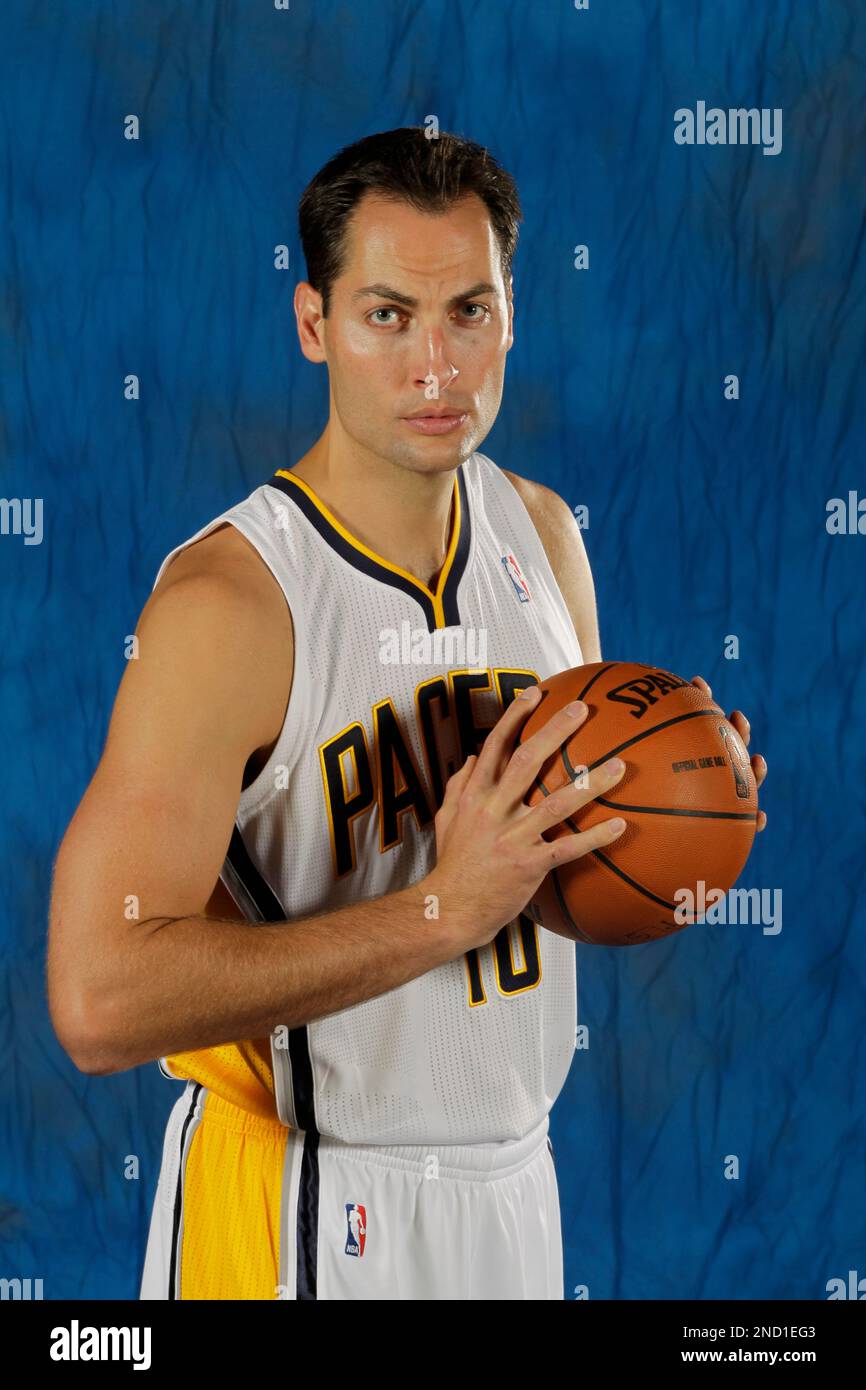 Indiana Pacers' Jeff Foster poses during the NBA basketball team's media  day in Indianapolis, Monday, Sept. 27, 2010. (AP Photo/Michael Conroy Stock  Photo - Alamy