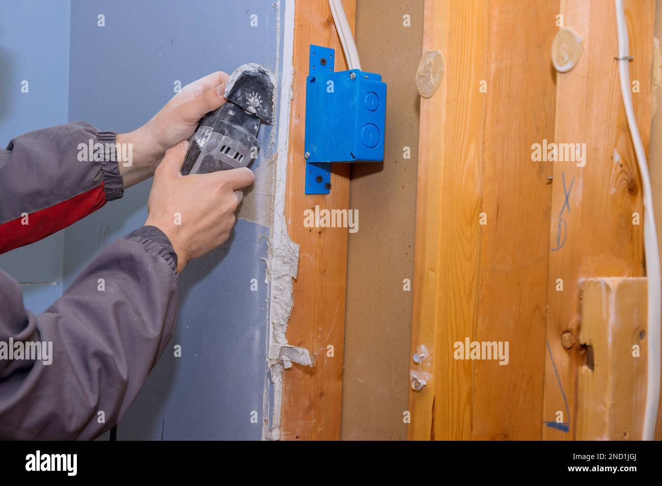 In this renovation service plasterboard that has damaged will be