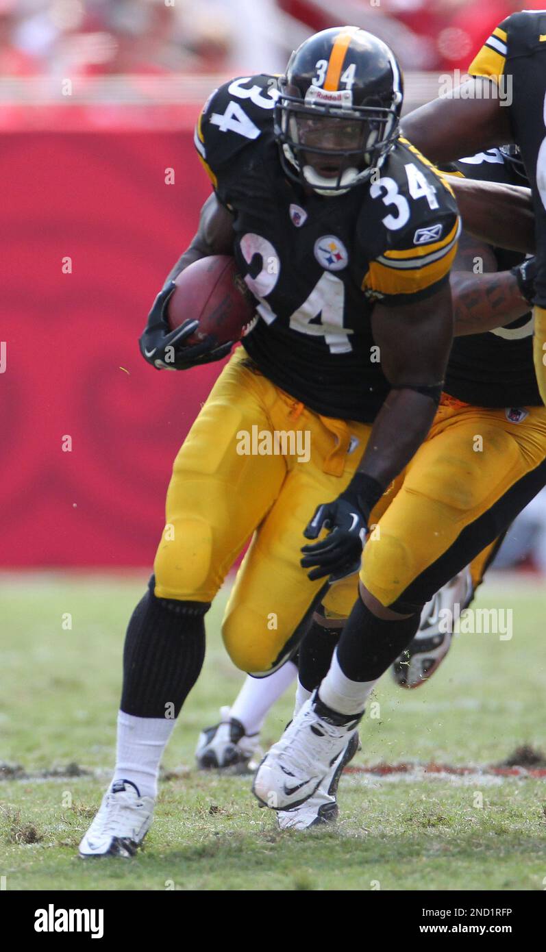 Pittsburgh Steelers running back Rashard Mendenhall (34) warms up