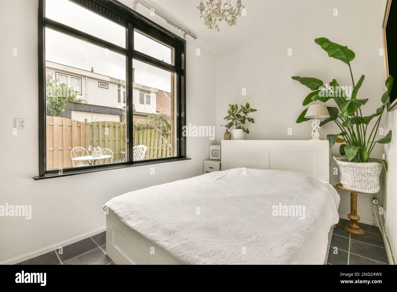 Stunning Small Minimalist Interior image