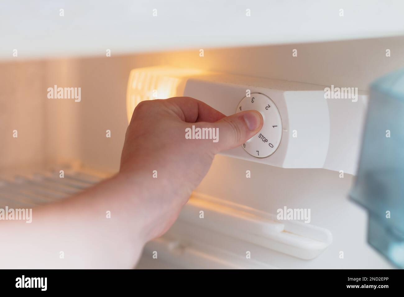 Save electricity by lowering refrigerator power cooling mode Stock