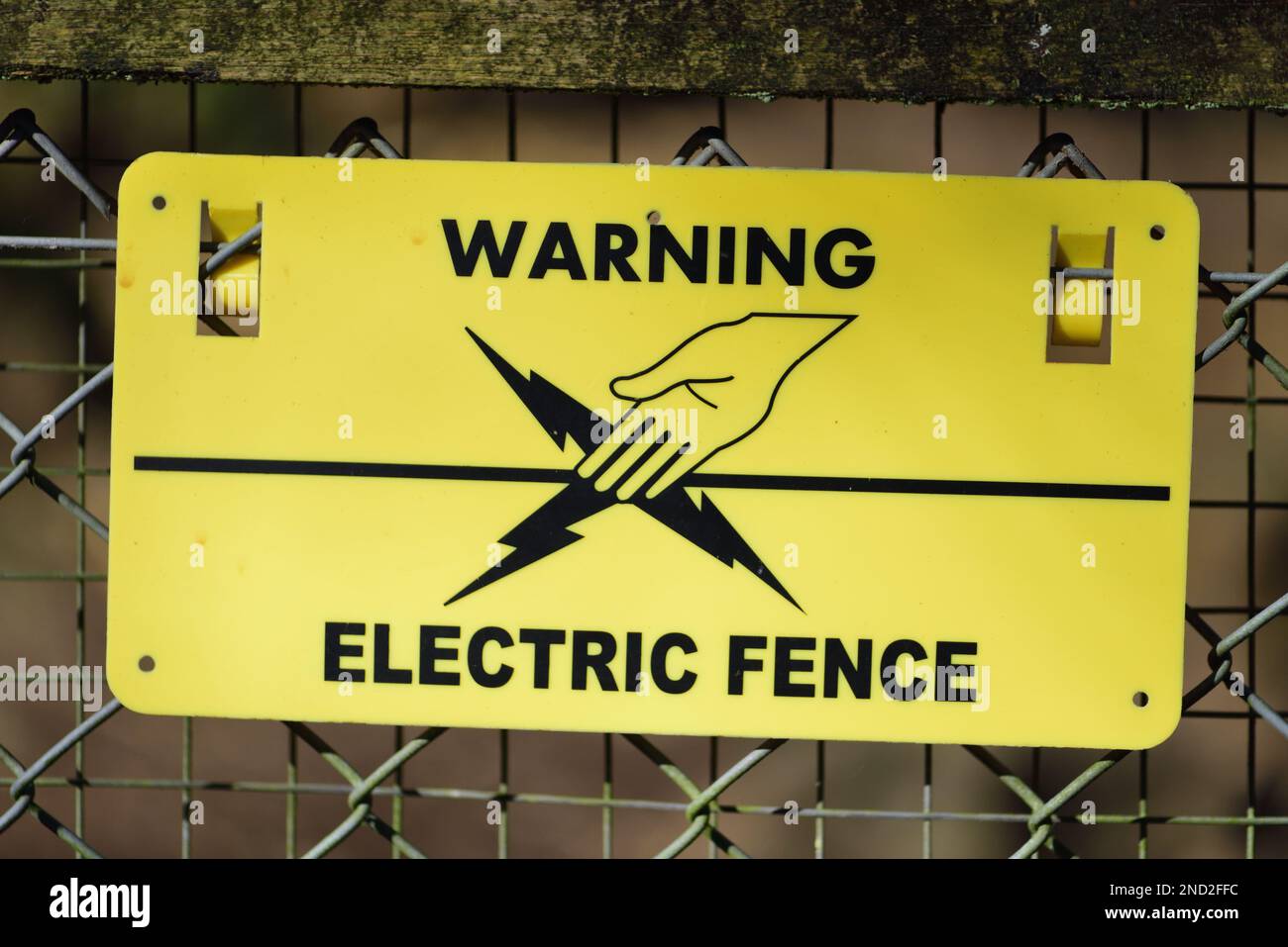 A warning sign on an electric fence Stock Photo Alamy