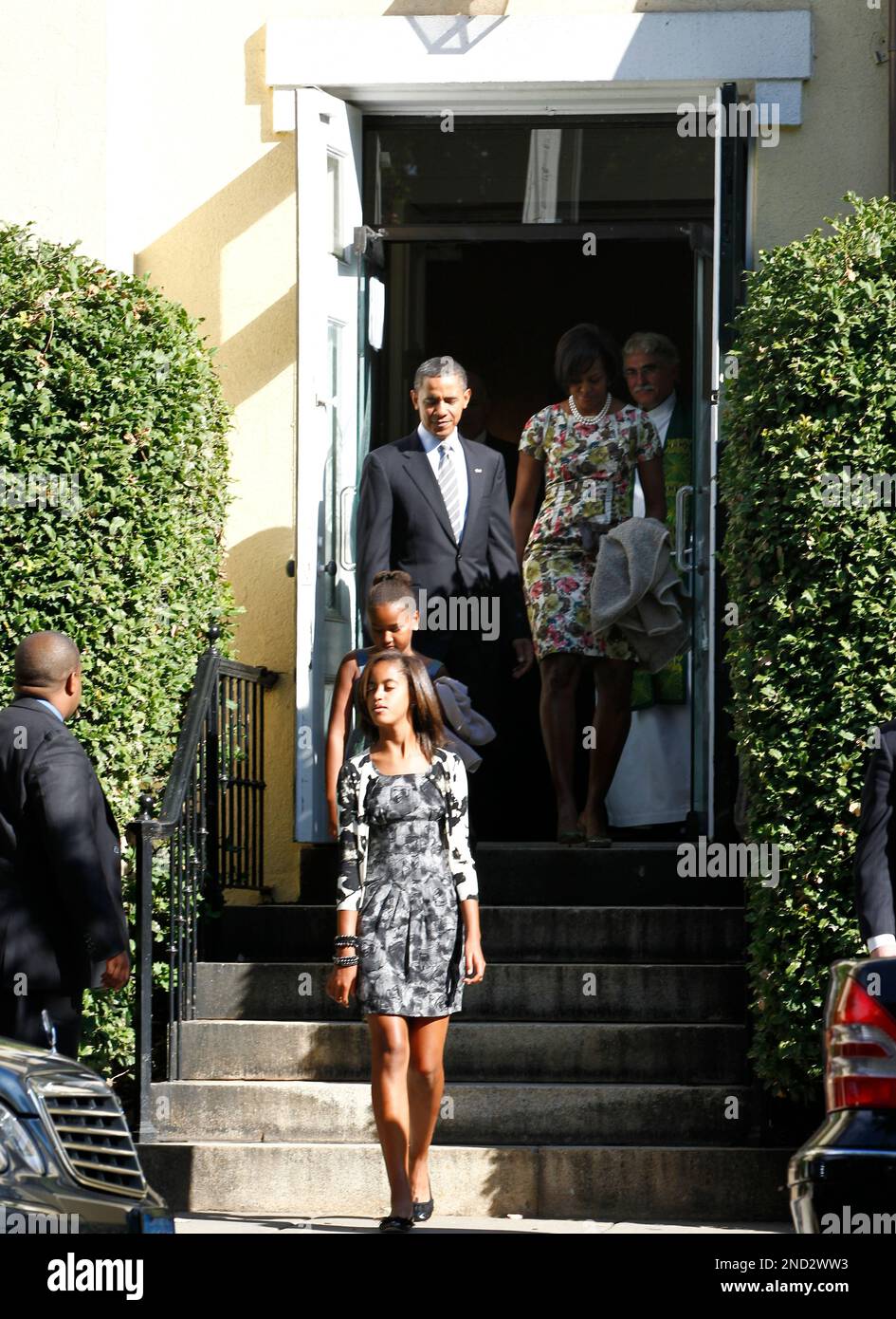 President Barack Obama, first lady Michelle Obama, and daughters Malia ...