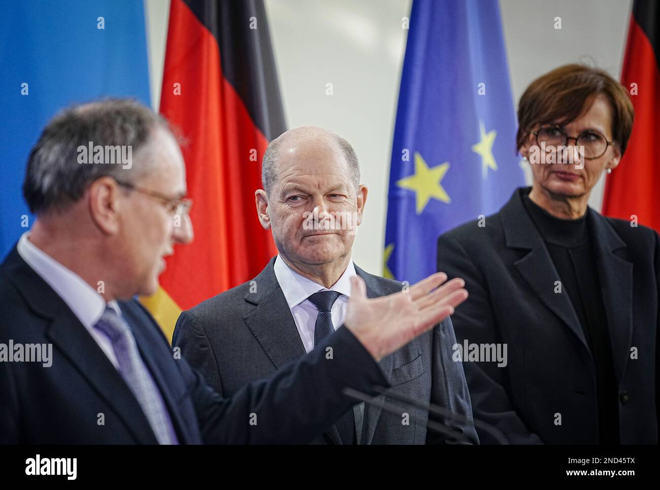 Berlin, Germany. 15th Feb, 2023. Uwe Cantner, Chairman of the Commission, speaks to German Chancellor Olaf Scholz (M, SPD) and Bettina Stark-Watzinger (r, FDP), Federal Minister of Education and Research, at the presentation of the Expert Commission on Research and Innovation (EFI) Report 2023. The report makes recommendations on topics including innovations in an aging society. Credit: Kay Nietfeld/dpa/Alamy Live News Stock Photo