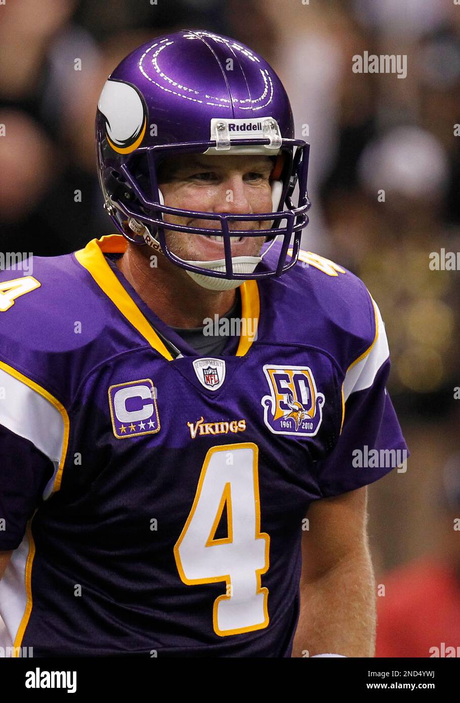 Sept 9, 2010: Minnesota Vikings quarterback Brett Favre (4) warms